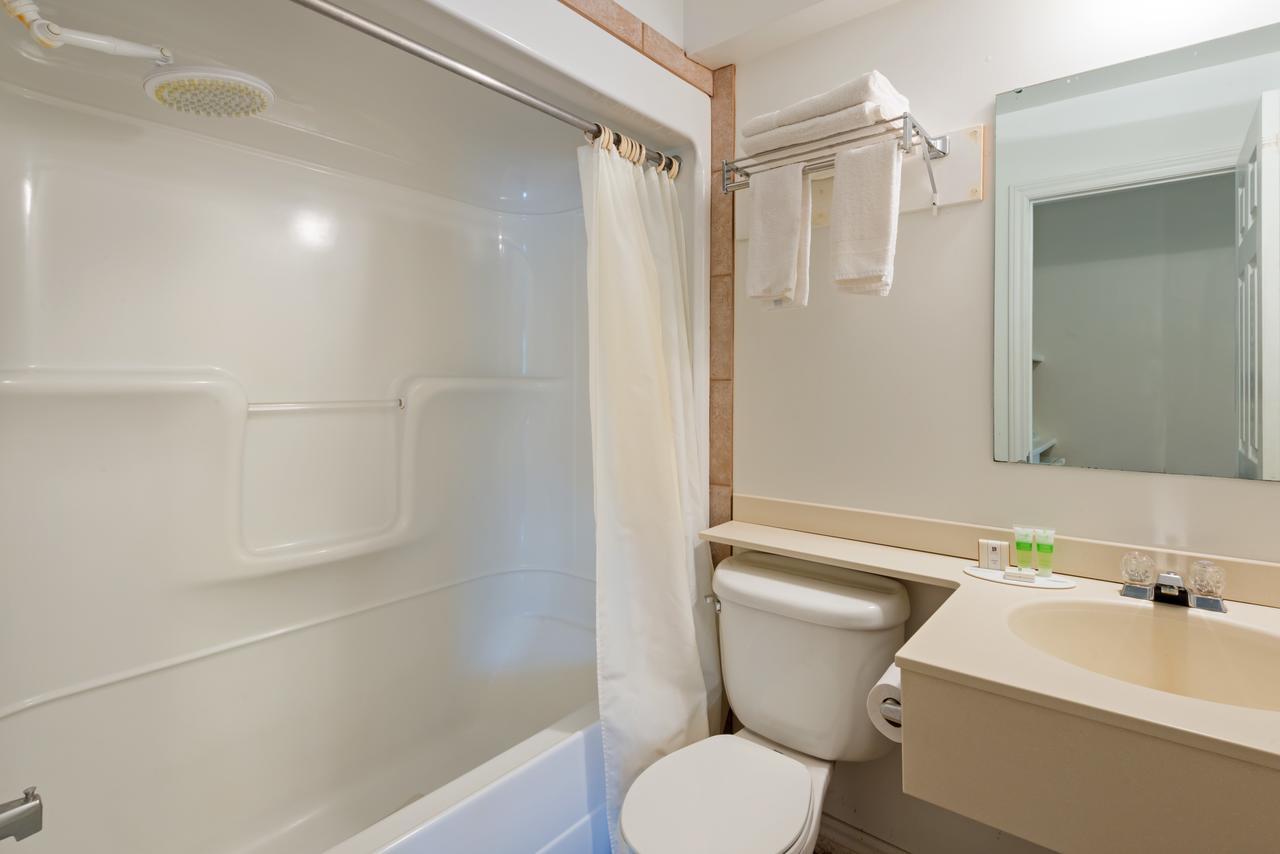 Leelas Villa Inn Flesherton エクステリア 写真